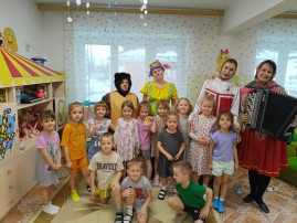 Пришли святки, запевай колядки. Пришли святки, запевай колядки.